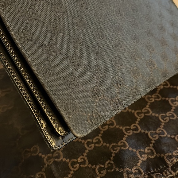 Authentic Gucci Leather & Canvas Clutch Bag with hidden wristlet - Picture 13 of 16